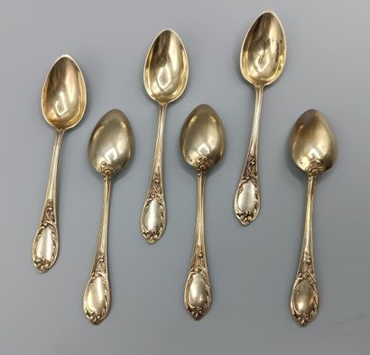 6 cuillères à moka en vermeil 800°°
Spatules...