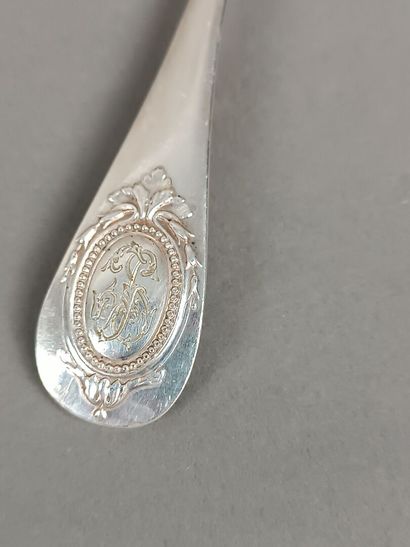 CHRISTOFLE.
Partie de ménagère, modèle uniplat.
Spatule...