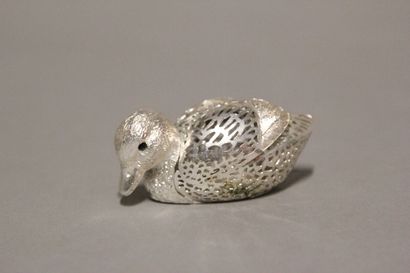 CHRISTOFLE, France.
Deux oiseaux et un canard...