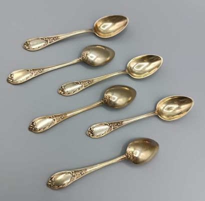 6 cuillères à moka en vermeil 800°°
Spatules...