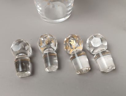 Lot cristal composé de ses 4 Carafes et leurs...