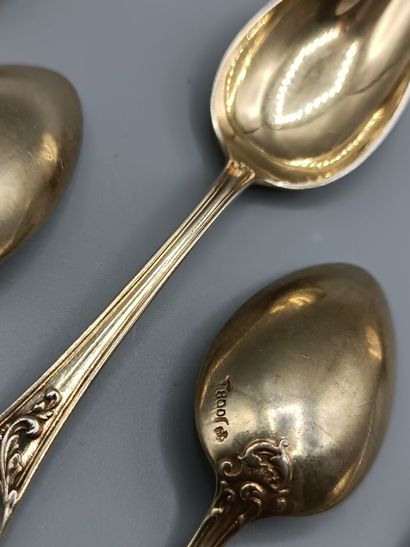 6 cuillères à moka en vermeil 800°°
Spatules...