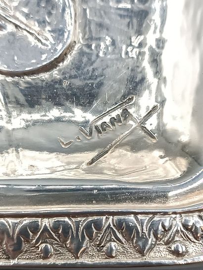 Paire de plateaux en métal argenté de forme...