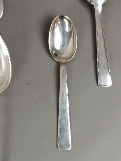 CHRISTOFLE.
Partie de ménagère, modèle uniplat.
Spatule...