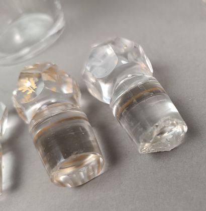 Lot cristal composé de ses 4 Carafes et leurs...