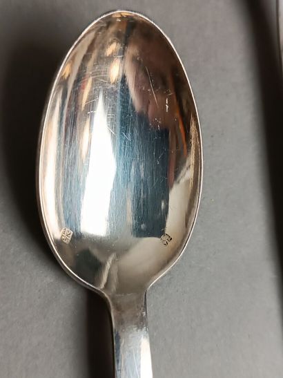 CHRISTOFLE.
Partie de ménagère, modèle uniplat.
Spatule...
