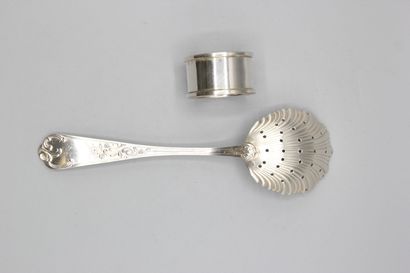 Cuillère à sucre de style Louis XV en métal...