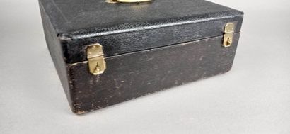 Coffret de ménagère avec dessus cuir et poignée...