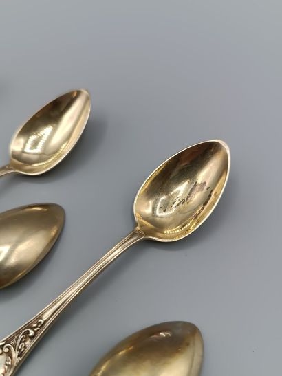 6 cuillères à moka en vermeil 800°°
Spatules...