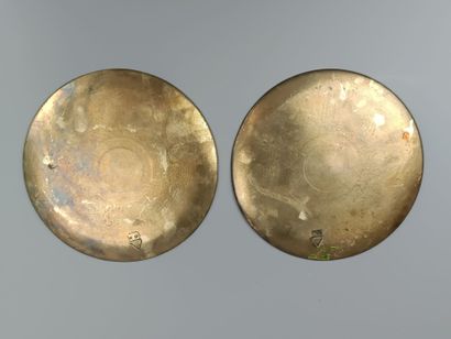 Paire de plaques de forme circulaire en bronze...