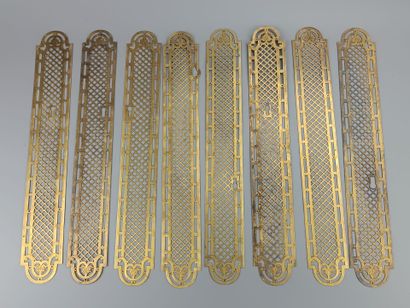 Lot de huit plaques de propreté en laiton...