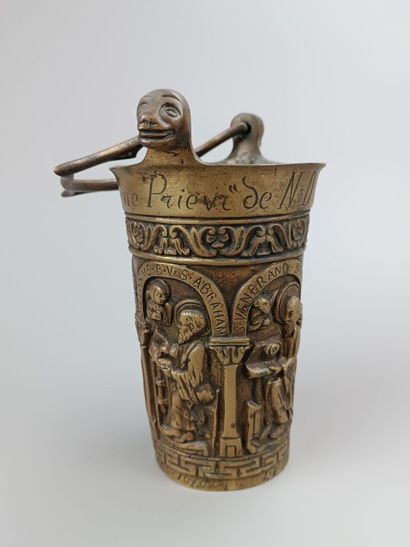 Seau à eau bénite en bronze et un goupillon
Décor...