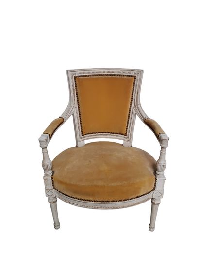 Fauteuil en bois rechampi blanc à dossier...