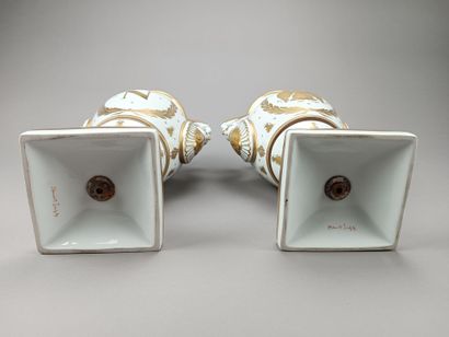 Pair of antique-style vases in white and...