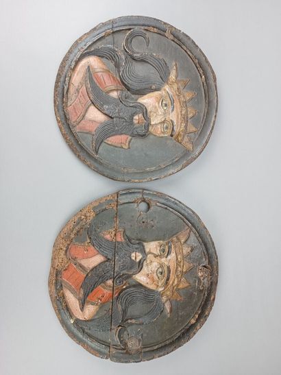 Pair of circular decorative elements in carved...