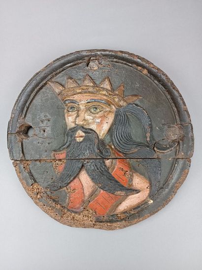 Pair of circular decorative elements in carved...