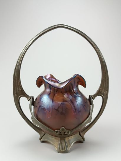 LOETZ. attributed to 
Iridescent glass globular...