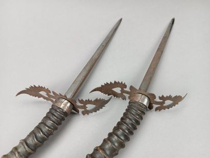 Pair of daggers or daggers, square blade....