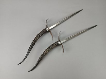 Pair of daggers or daggers, square blade....