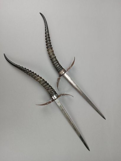Pair of daggers or daggers, square blade....