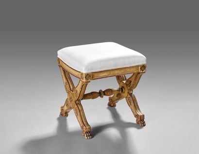 Folding stool in rechambered wood.
Decorated...