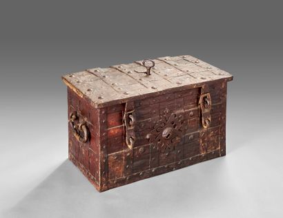 Privateer's chest in patinated metal. 
Inside...