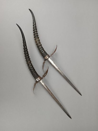 Pair of daggers or daggers, square blade....