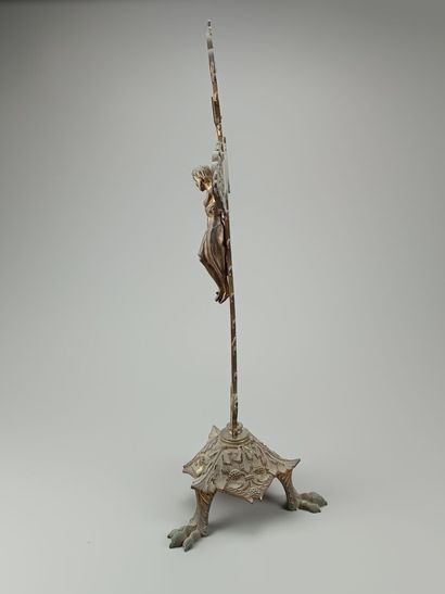 Altar crucifix in bronze.
Tripod base.
Gothic...
