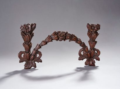 Decorative element in carved wood depicting...
