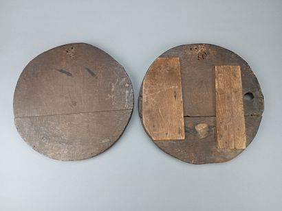 Pair of circular decorative elements in carved...