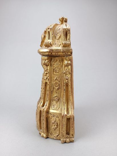 Curious reliquary in carved gilded wood.
Featuring...