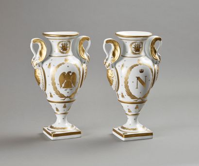 Pair of antique-style vases in white and...