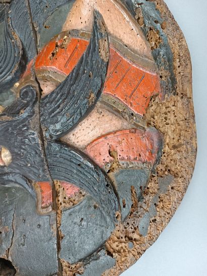 Pair of circular decorative elements in carved...
