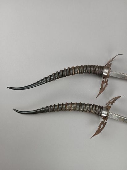 Pair of daggers or daggers, square blade....