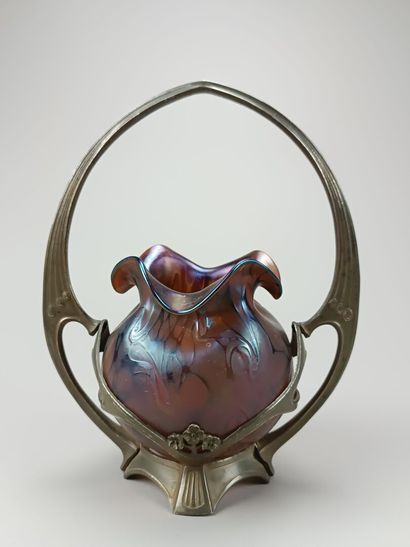 LOETZ. attributed to 
Iridescent glass globular...
