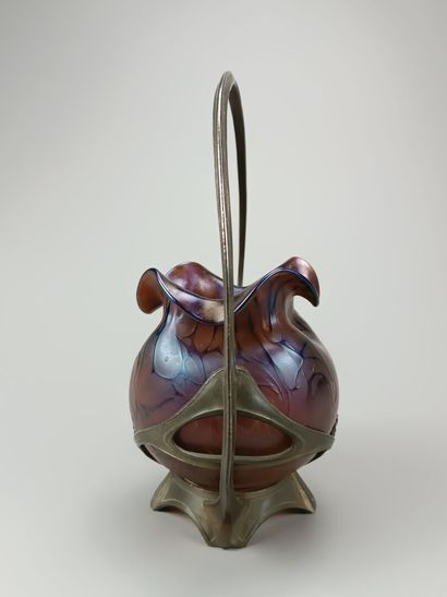 LOETZ. attributed to 
Iridescent glass globular...