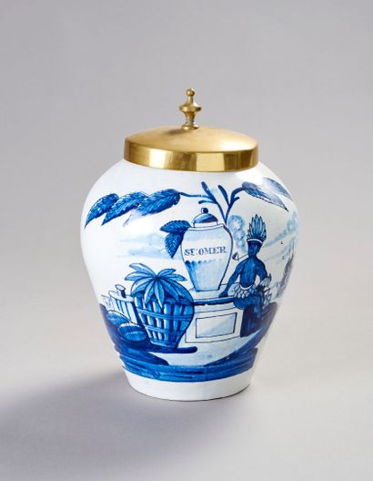 Tobacco pot in blue and white earthenware.
Solid...