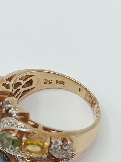 Bague en or jaune 585°°, chaton formant rubans...