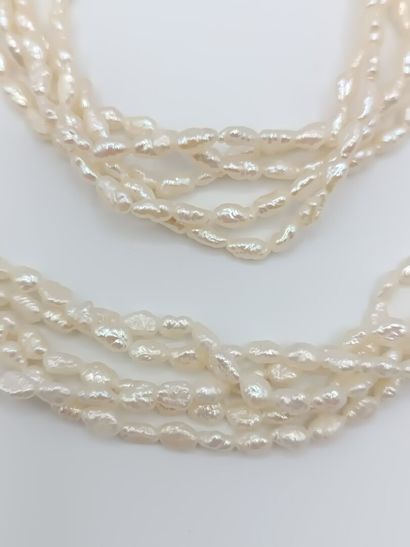 Parure comprenant un bracelet et un collier...