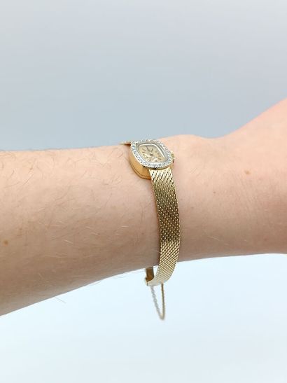 OMEGA, Suisse.
Montre de dame en or jaune...
