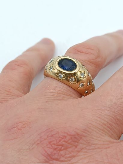 Bague jonc anglais en or jaune 750°° ornée...