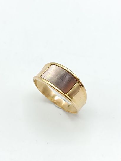 Bague bandeau en or jaune 750°° ornée d'un...