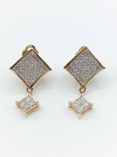 Paire de pendants d'oreilles en or 585°°...