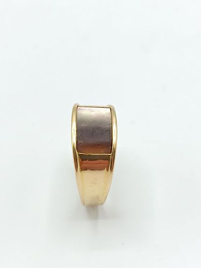 Bague bandeau en or jaune 750°° ornée d'un...