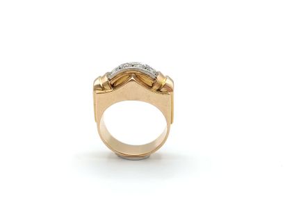 Bague tank en or jaune 750°° et platine 850°°
Le...