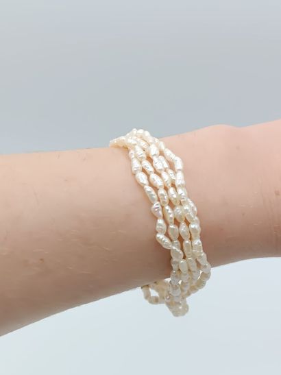 Parure comprenant un bracelet et un collier...