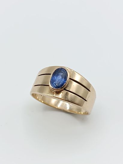 Bague bandeau en or jaune 585°°ornée d'un...