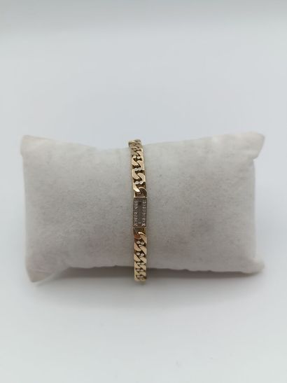 Bracelet à mailles plates ouvragées en or...