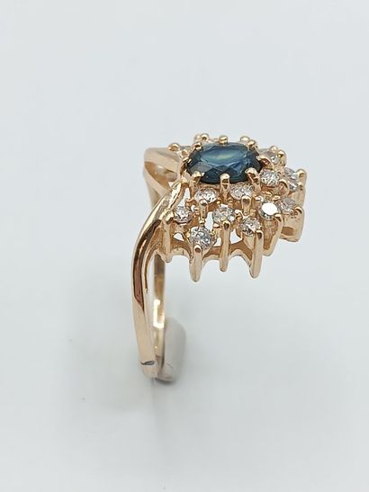 Bague en or jaune 585°°ornée d'un saphir...