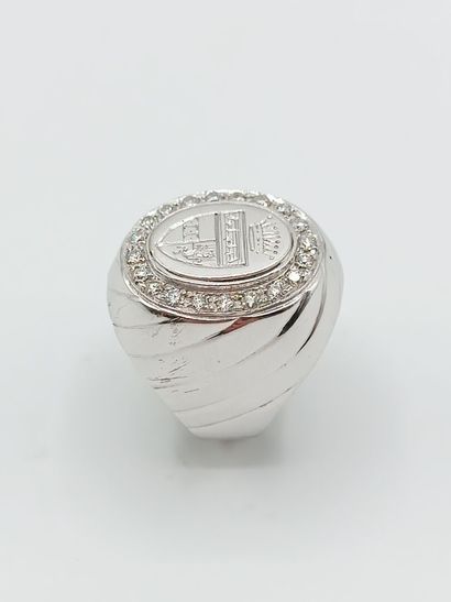 Bague chevalière jonc en or blanc 750°° ornée...